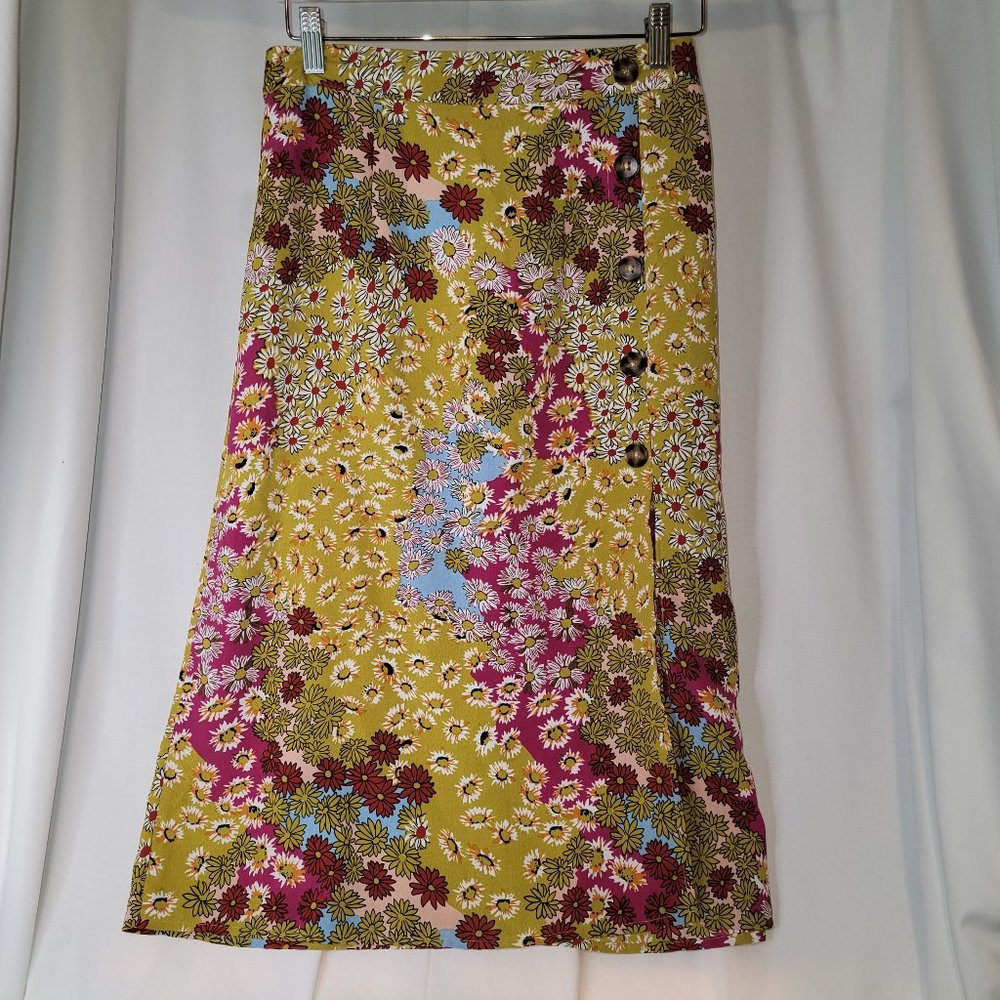 Beautiful bright floral skirt - Green base w/ bright pink/orange flowers - Sz S